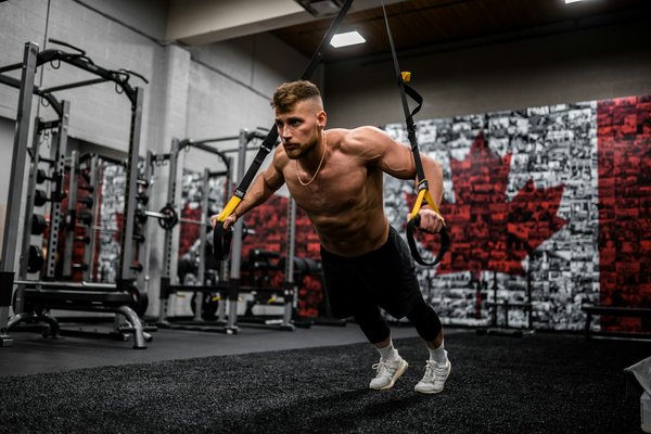 How does sleep impact muscle growth in bodybuilders?